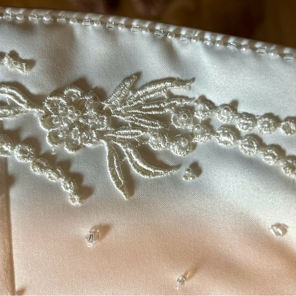 Elegant White Embroidered Camisole - Picture 8 of 16